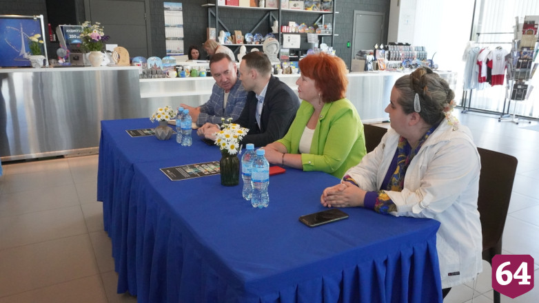 Саратовцам показывают Вселенную художников-космистов 
